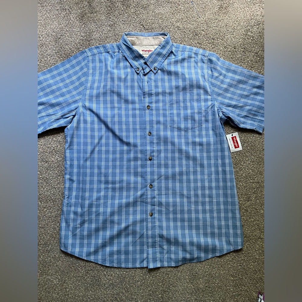 NWT Wrangler Short Sleeve Blue Button Down Shirt (L)